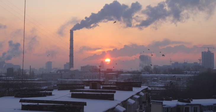 Śląskie: Druga noc ze znacznymi przekroczeniami norm pyłu w powietrzu