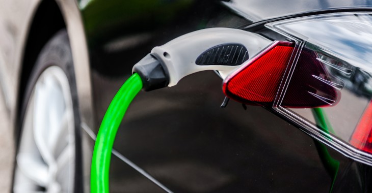 W 2018 r. w Polsce sprzedano 1 324 samochodów całkowicie elektrycznych i hybryd plug-in