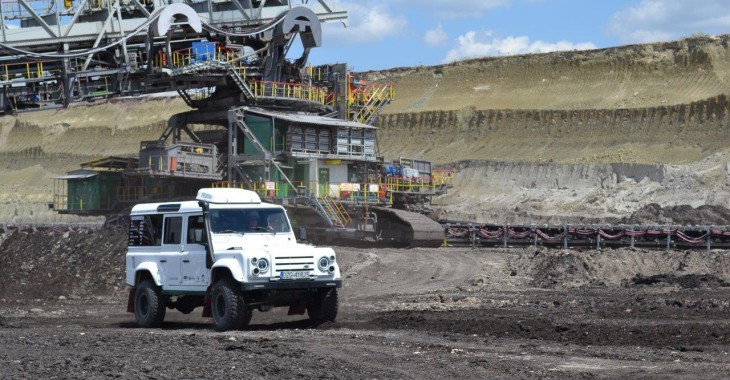 PGE GiEK testuje w kopalni odkrywkowej pierwsze polskie elektryczne terenówki