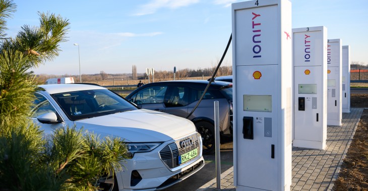 Shell uruchamia pierwsze ładowarki pojazdów elektrycznych w europie środkowej i wschodniej