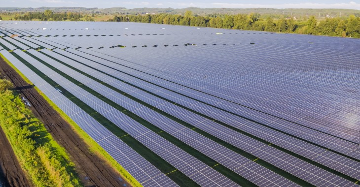Grupa Górażdże podpisała z BayWa r.e. przełomowy kontrakt na zakup energii  z największej farmy fotowoltaicznej w Polsce